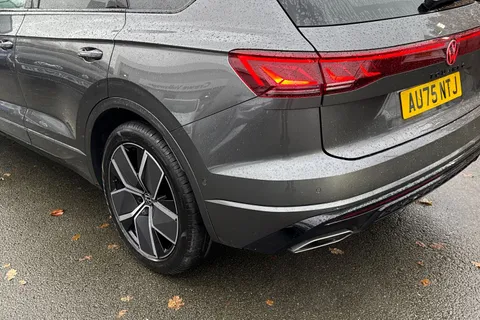 AU75NTJ Volkswagen Touareg 3.0 V6 TDI 4Motion 286 Black Edition 5dr Tip Auto | Tow Bar | Heated Seats Thumbnail #8