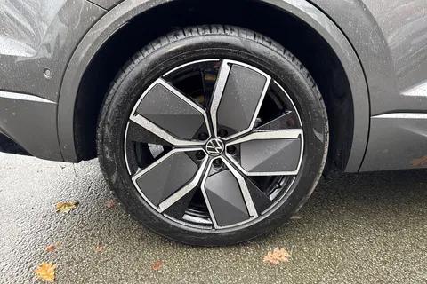 AU75NTJ Volkswagen Touareg 3.0 V6 TDI 4Motion 286 Black Edition 5dr Tip Auto | Tow Bar | Heated Seats Thumbnail #11