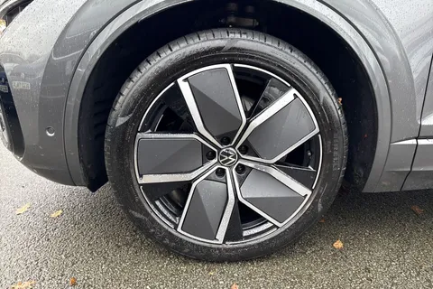 AU75NTJ Volkswagen Touareg 3.0 V6 TDI 4Motion 286 Black Edition 5dr Tip Auto | Tow Bar | Heated Seats Thumbnail #13