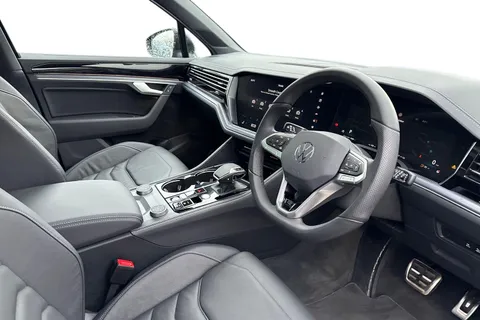 AU75NTJ Volkswagen Touareg 3.0 V6 TDI 4Motion 286 Black Edition 5dr Tip Auto | Tow Bar | Heated Seats Thumbnail #14