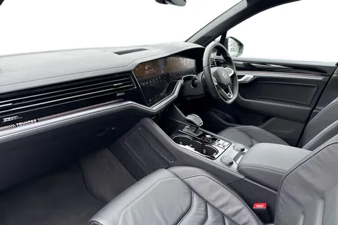 AU75NTJ Volkswagen Touareg 3.0 V6 TDI 4Motion 286 Black Edition 5dr Tip Auto | Tow Bar | Heated Seats Thumbnail #15