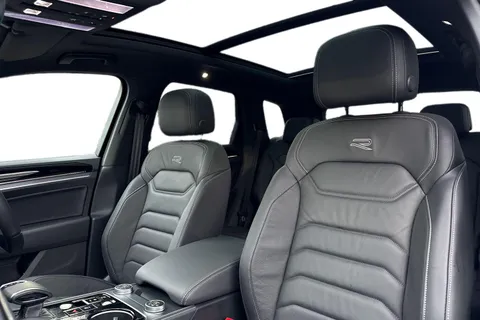 AU75NTJ Volkswagen Touareg 3.0 V6 TDI 4Motion 286 Black Edition 5dr Tip Auto | Tow Bar | Heated Seats Thumbnail #16