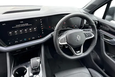AU75NTJ Volkswagen Touareg 3.0 V6 TDI 4Motion 286 Black Edition 5dr Tip Auto | Tow Bar | Heated Seats Thumbnail #18