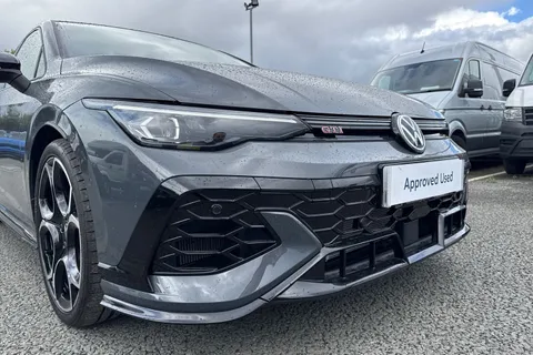 CX75KNK Volkswagen Golf 2.0 TSI 300 GTI Clubsport DSG Leather, sunroof, DCC, Black Pack,  'Akrapovi Thumbnail #9