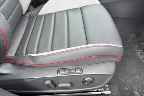 CX75KNK Volkswagen Golf 2.0 TSI 300 GTI Clubsport DSG Leather, sunroof, DCC, Black Pack,  'Akrapovi Thumbnail #37