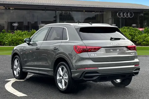  Audi Q3 2.0 TDI 40 S line S Tronic quattro Euro 6 (s/s) 5dr Thumbnail #3