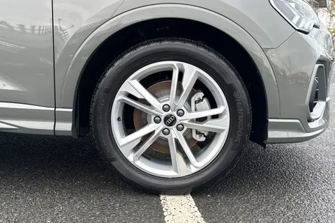  Audi Q3 2.0 TDI 40 S line S Tronic quattro Euro 6 (s/s) 5dr Thumbnail #10