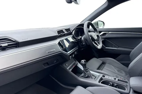 Audi Q3 2.0 TDI 40 S line S Tronic quattro Euro 6 (s/s) 5dr Thumbnail #15