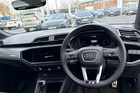  Audi Q3 2.0 TDI 40 S line S Tronic quattro Euro 6 (s/s) 5dr Thumbnail #18