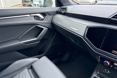  Audi Q3 2.0 TDI 40 S line S Tronic quattro Euro 6 (s/s) 5dr Thumbnail #20