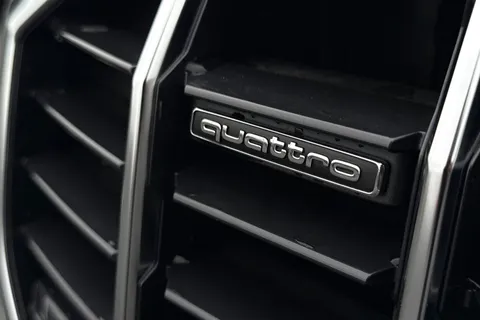  Audi Q3 2.0 TDI 40 S line S Tronic quattro Euro 6 (s/s) 5dr Thumbnail #26