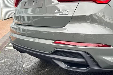  Audi Q3 2.0 TDI 40 S line S Tronic quattro Euro 6 (s/s) 5dr Thumbnail #35