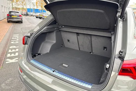  Audi Q3 2.0 TDI 40 S line S Tronic quattro Euro 6 (s/s) 5dr Thumbnail #36