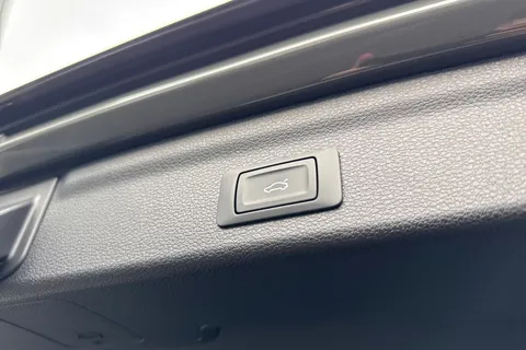  Audi Q3 2.0 TDI 40 S line S Tronic quattro Euro 6 (s/s) 5dr Thumbnail #37