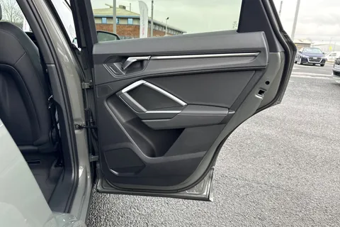  Audi Q3 2.0 TDI 40 S line S Tronic quattro Euro 6 (s/s) 5dr Thumbnail #43