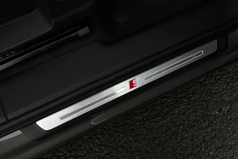  Audi Q3 2.0 TDI 40 S line S Tronic quattro Euro 6 (s/s) 5dr Thumbnail #45