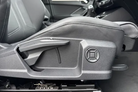  Audi Q3 2.0 TDI 40 S line S Tronic quattro Euro 6 (s/s) 5dr Thumbnail #46