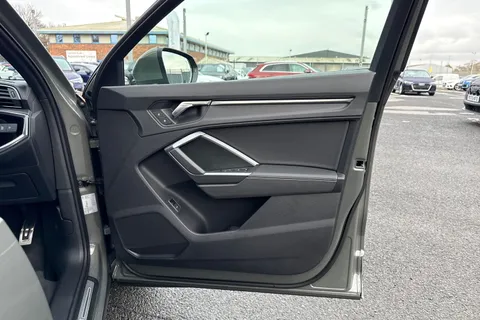  Audi Q3 2.0 TDI 40 S line S Tronic quattro Euro 6 (s/s) 5dr Thumbnail #48