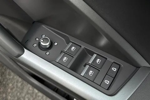  Audi Q3 2.0 TDI 40 S line S Tronic quattro Euro 6 (s/s) 5dr Thumbnail #49