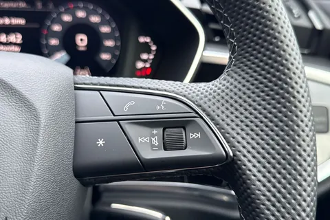  Audi Q3 2.0 TDI 40 S line S Tronic quattro Euro 6 (s/s) 5dr Thumbnail #52