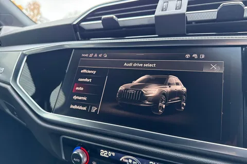  Audi Q3 2.0 TDI 40 S line S Tronic quattro Euro 6 (s/s) 5dr Thumbnail #56