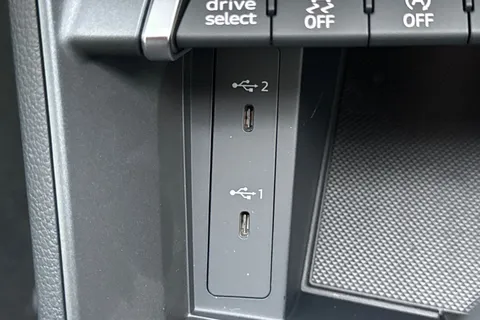  Audi Q3 2.0 TDI 40 S line S Tronic quattro Euro 6 (s/s) 5dr Thumbnail #60