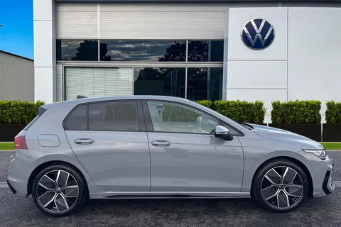 MV75UOG Volkswagen Golf 1.5 eTSI 150 R-Line 5dr DSG **PAN ROOF + WINTER PACK + AREA VIEW CAMERA** Thumbnail #4