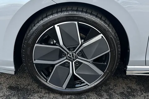 MV75UOG Volkswagen Golf 1.5 eTSI 150 R-Line 5dr DSG **PAN ROOF + WINTER PACK + AREA VIEW CAMERA** Thumbnail #11