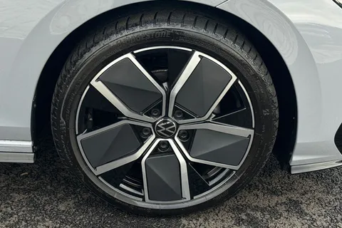 MV75UOG Volkswagen Golf 1.5 eTSI 150 R-Line 5dr DSG **PAN ROOF + WINTER PACK + AREA VIEW CAMERA** Thumbnail #12