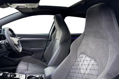 MV75UOG Volkswagen Golf 1.5 eTSI 150 R-Line 5dr DSG **PAN ROOF + WINTER PACK + AREA VIEW CAMERA** Thumbnail #16