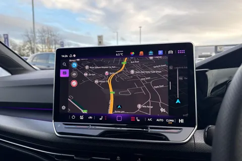 MV75UOG Volkswagen Golf 1.5 eTSI 150 R-Line 5dr DSG **PAN ROOF + WINTER PACK + AREA VIEW CAMERA** Thumbnail #17