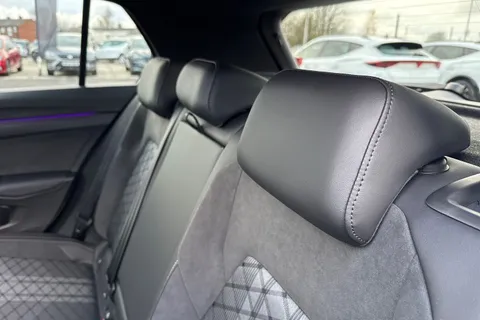 MV75UOG Volkswagen Golf 1.5 eTSI 150 R-Line 5dr DSG **PAN ROOF + WINTER PACK + AREA VIEW CAMERA** Thumbnail #19