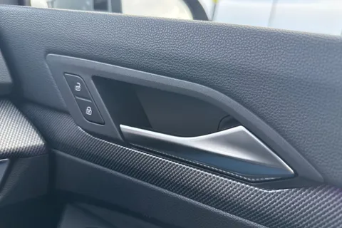 MV75UOG Volkswagen Golf 1.5 eTSI 150 R-Line 5dr DSG **PAN ROOF + WINTER PACK + AREA VIEW CAMERA** Thumbnail #21