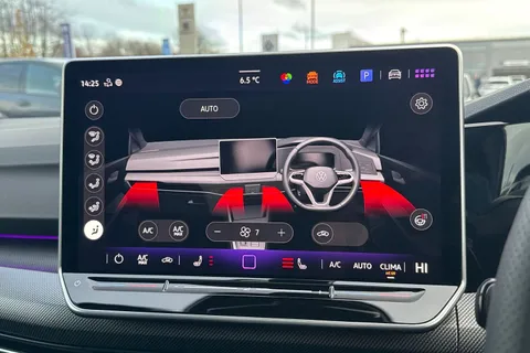 MV75UOG Volkswagen Golf 1.5 eTSI 150 R-Line 5dr DSG **PAN ROOF + WINTER PACK + AREA VIEW CAMERA** Thumbnail #22