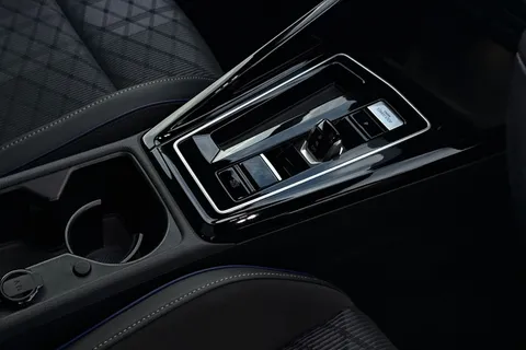 MV75UOG Volkswagen Golf 1.5 eTSI 150 R-Line 5dr DSG **PAN ROOF + WINTER PACK + AREA VIEW CAMERA** Thumbnail #23