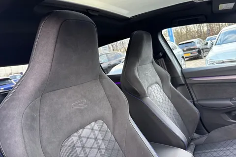 MV75UOG Volkswagen Golf 1.5 eTSI 150 R-Line 5dr DSG **PAN ROOF + WINTER PACK + AREA VIEW CAMERA** Thumbnail #24