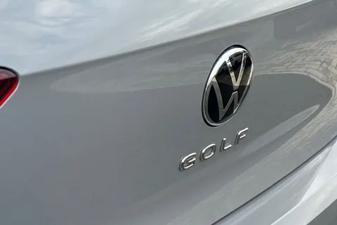 MV75UOG Volkswagen Golf 1.5 eTSI 150 R-Line 5dr DSG **PAN ROOF + WINTER PACK + AREA VIEW CAMERA** Thumbnail #25