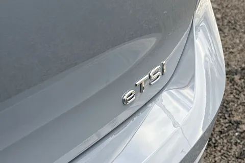 MV75UOG Volkswagen Golf 1.5 eTSI 150 R-Line 5dr DSG **PAN ROOF + WINTER PACK + AREA VIEW CAMERA** Thumbnail #26