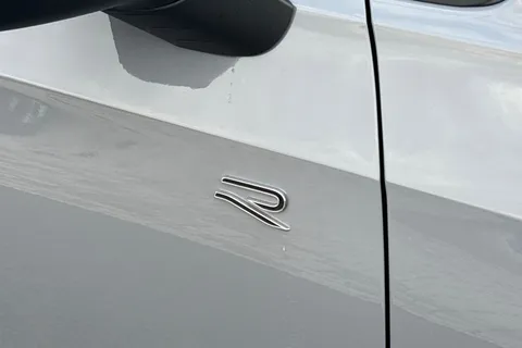 MV75UOG Volkswagen Golf 1.5 eTSI 150 R-Line 5dr DSG **PAN ROOF + WINTER PACK + AREA VIEW CAMERA** Thumbnail #29