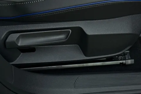 MV75UOG Volkswagen Golf 1.5 eTSI 150 R-Line 5dr DSG **PAN ROOF + WINTER PACK + AREA VIEW CAMERA** Thumbnail #36