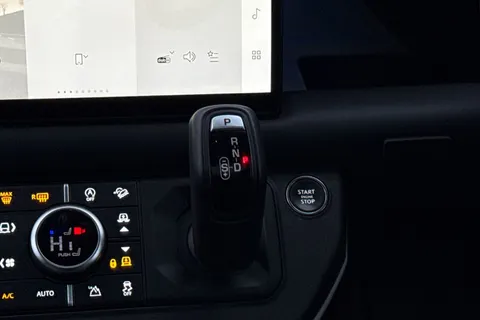 KX24ZPW Land Rover Defender 110 3.0 D300 X-Dynamic HSE 5dr Thumbnail #14