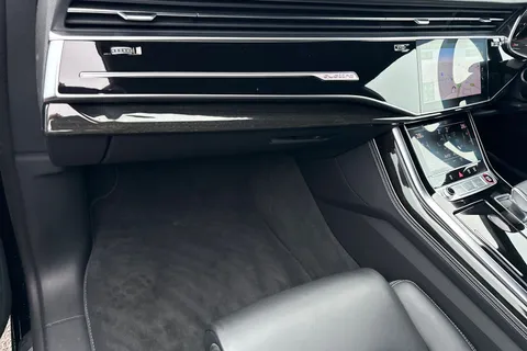 DH73HFZ Audi Q8 SQ8 TFSI Quattro Black Edition 5dr Tiptronic Thumbnail #19