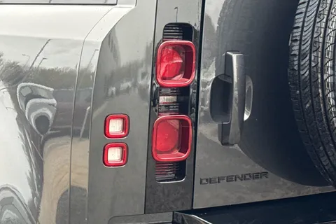 KX24ZPW Land Rover Defender 110 3.0 D300 X-Dynamic HSE 5dr Thumbnail #20