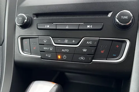 EX18WHB Ford Mondeo 2.0 TDCi Titanium Powershift Euro 6 (s/s) 5dr Thumbnail #22