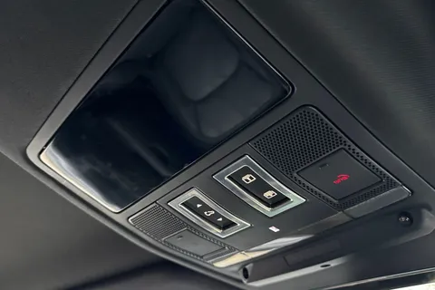 KX24ZPW Land Rover Defender 110 3.0 D300 X-Dynamic HSE 5dr Thumbnail #24