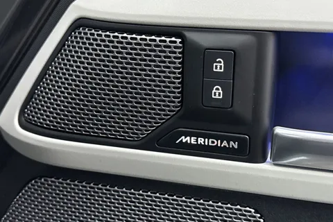 KX24ZPW Land Rover Defender 110 3.0 D300 X-Dynamic HSE 5dr Thumbnail #25