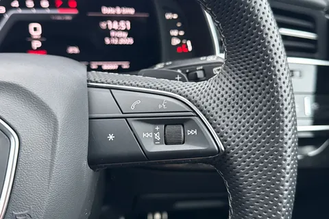 DH73HFZ Audi Q8 SQ8 TFSI Quattro Black Edition 5dr Tiptronic Thumbnail #25