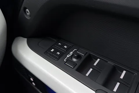 KX24ZPW Land Rover Defender 110 3.0 D300 X-Dynamic HSE 5dr Thumbnail #26