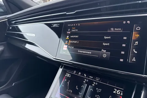 DH73HFZ Audi Q8 SQ8 TFSI Quattro Black Edition 5dr Tiptronic Thumbnail #34