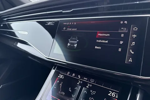 DH73HFZ Audi Q8 SQ8 TFSI Quattro Black Edition 5dr Tiptronic Thumbnail #45